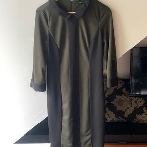 Beautiful two-tone fitted dress with collar